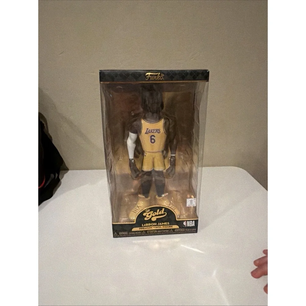 Funko Vinyl Gold 12 in: Lebron James
